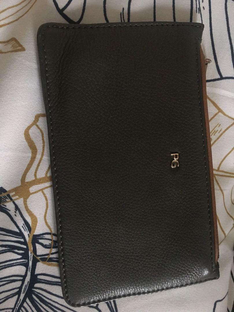 Leather pouch (Category: Purses & Pouches) located in Bacoor. Submitted by katykit (Listing ID 1075773590, Image 2). Description: Seller s Favorite leather pouch. .
