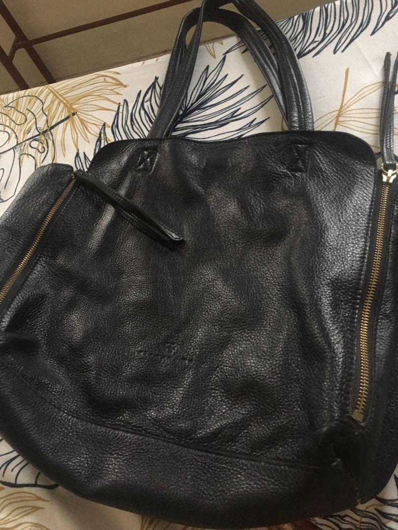 Soft leather bag (Category: Shoulder Bags) located in Bacoor. Submitted by katykit (Listing ID 1075772006, Image 1). Description: Soft leather bag. Seller s favorite. Need to declutter. So many bags already. .