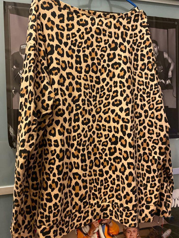 H and deals m animal print