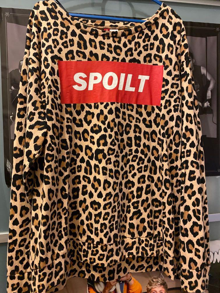 H and m leopard top print