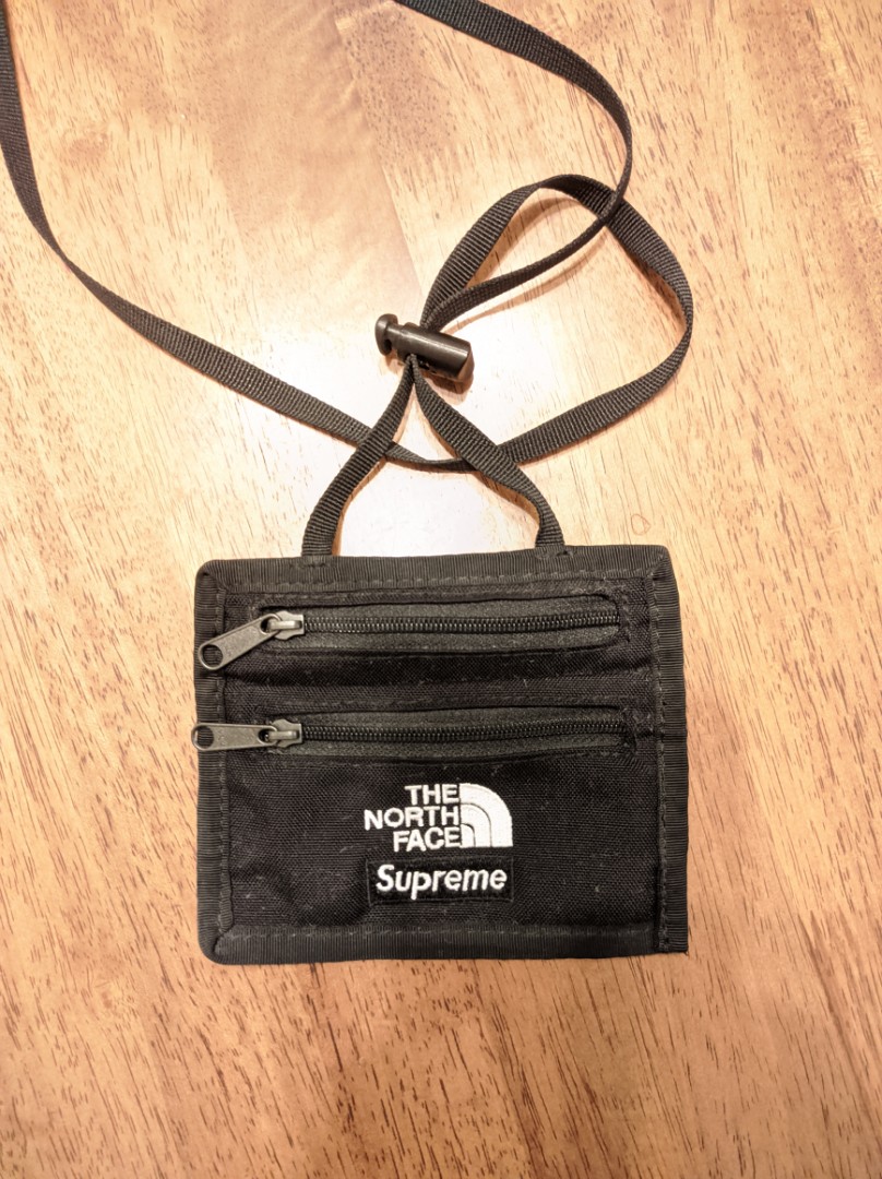Supreme north face wallet, 男裝, 袋, 腰袋、手提袋、小袋- Carousell