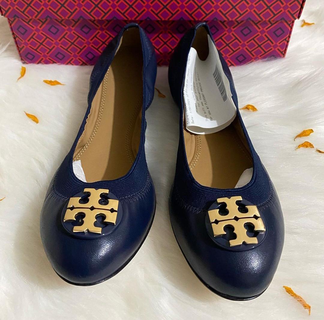 Tory Burch Claire Elastic Navy Blue, Women's Fashion, Footwear, Flats &  Sandals on Carousell