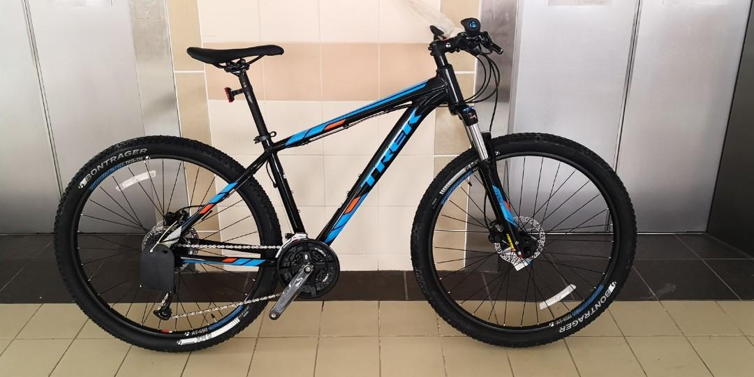 trek marlin 7 frame 17.5 and wheel set 27.5 Sports Equipment