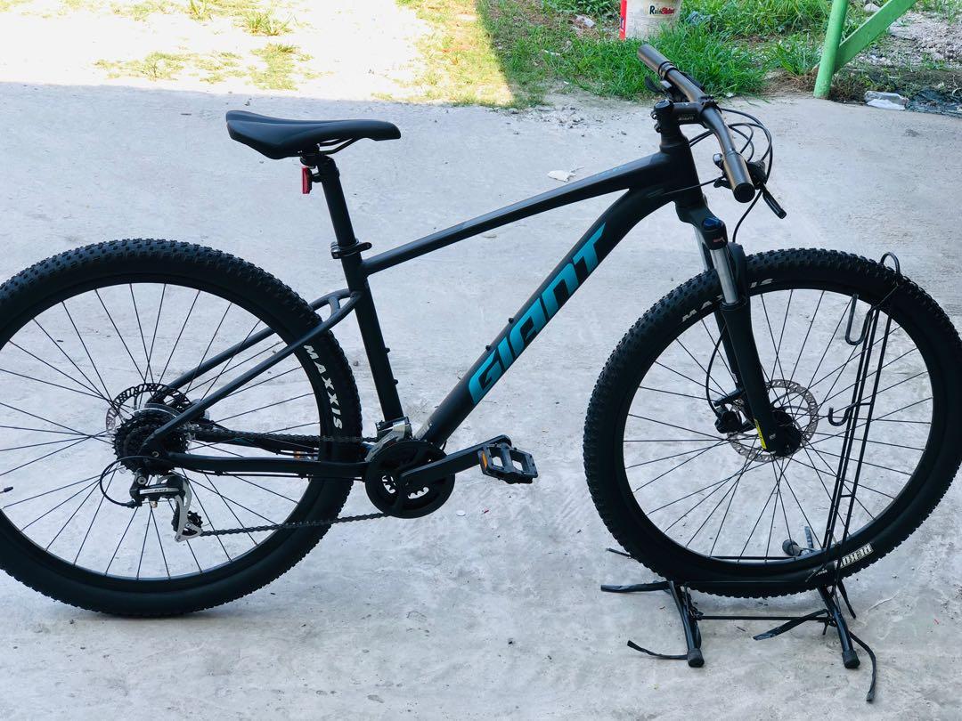 UPGRADED 2021 Giant Talon 3 29er Medium Sports Equipment