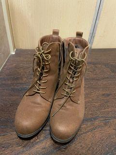 二手 Niko And 毛茸茸拖鞋 她的時尚 鞋子在旋轉拍賣