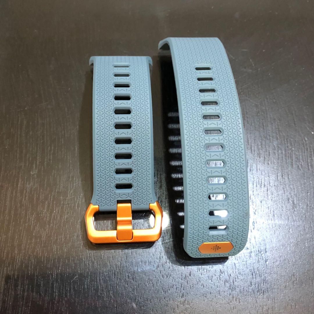 Fitbit Ionic Original Strap Large (Category: Wearables & Smart Watches) located in Pasig City. Submitted by perl2018 (Listing ID 1076073534, Image 2). Description: Original Extra from the package Large.