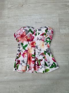 (Category: ) located in . Submitted by 2closets.co (Listing ID 1076072625, Image 1). Description: .