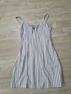 (Category: ) located in . Submitted by 2closets.co (Listing ID 1076031428, Image 1). Description: .
