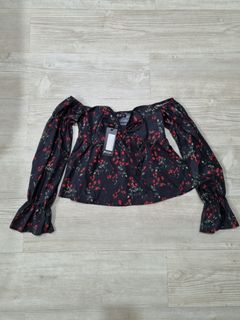 (Category: ) located in . Submitted by 2closets.co (Listing ID 1076025800, Image 1). Description: .