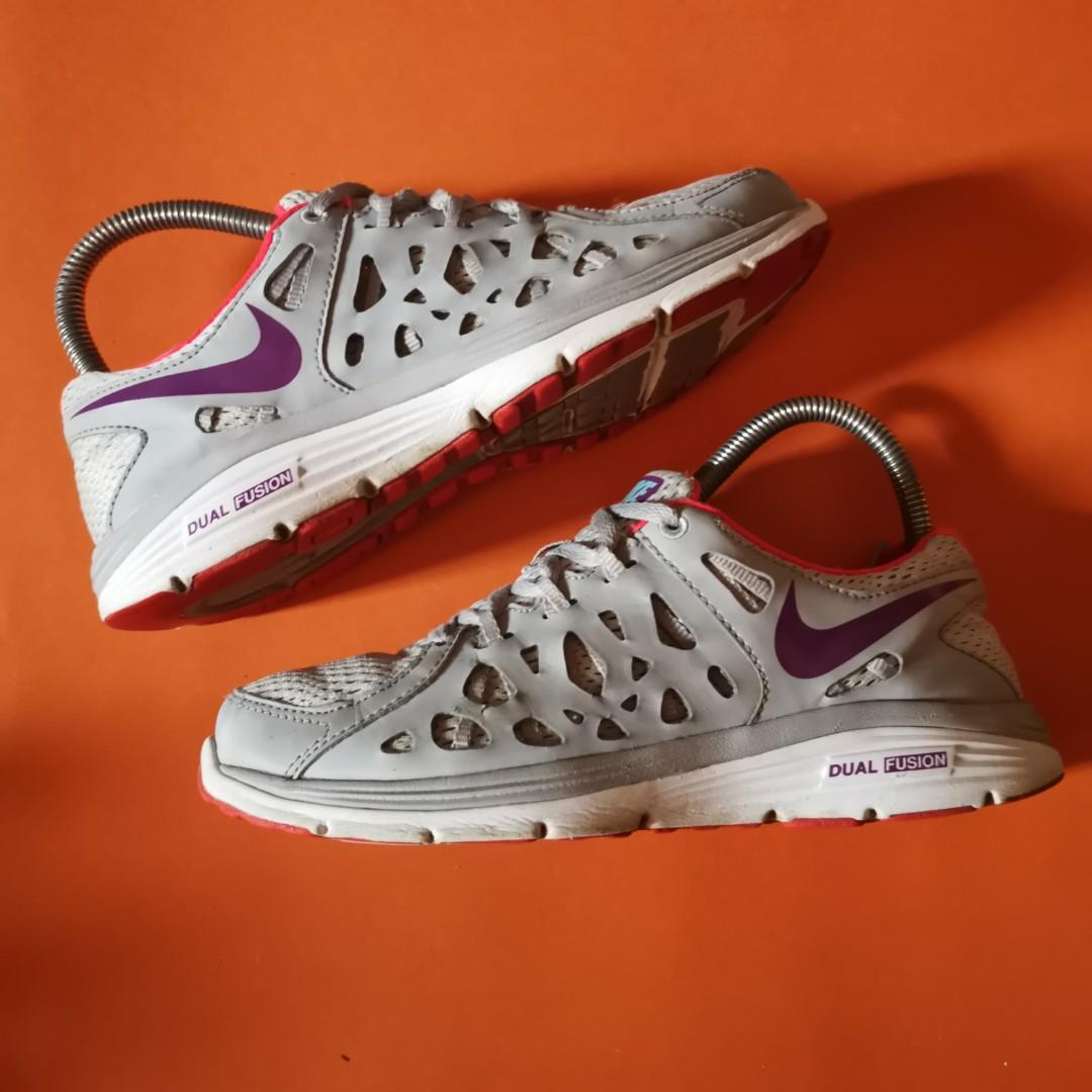 Nike womens dual fusion hot sale