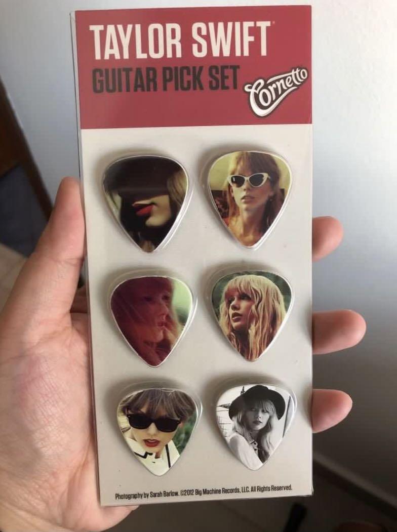 Taylor swift red guitar on sale picks