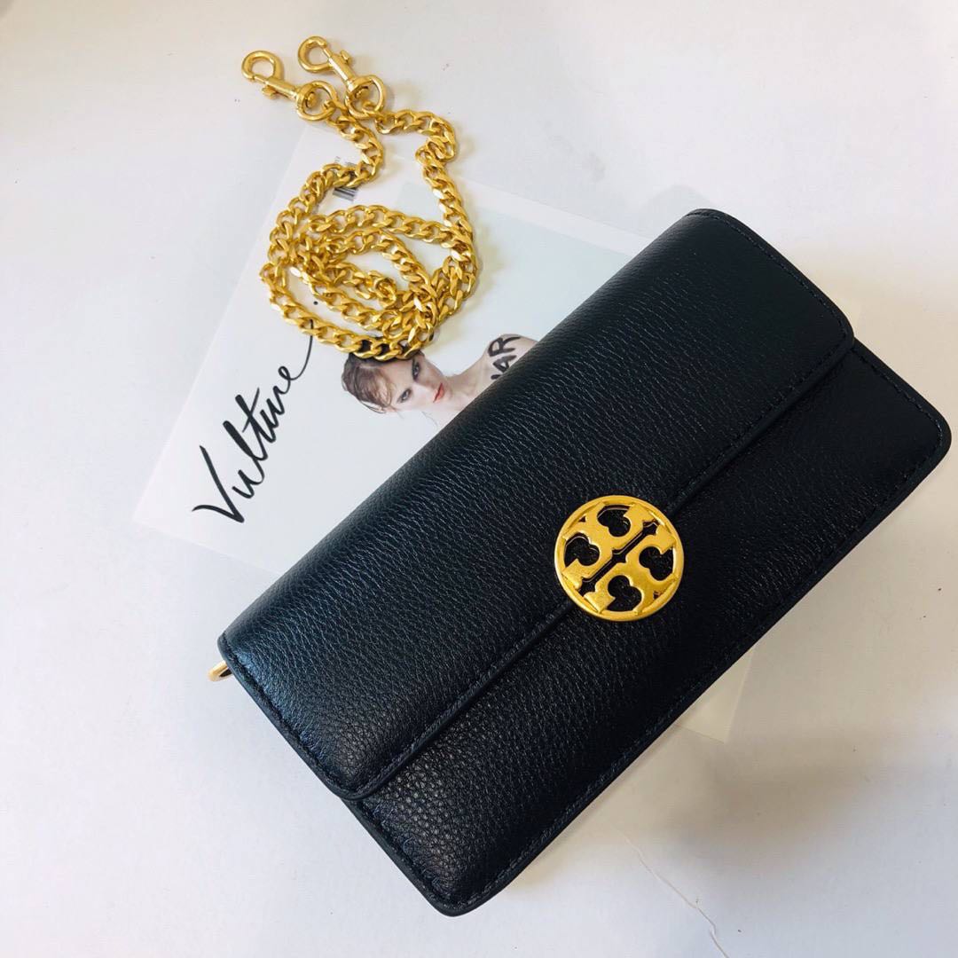 Chelsea chain clearance pouch