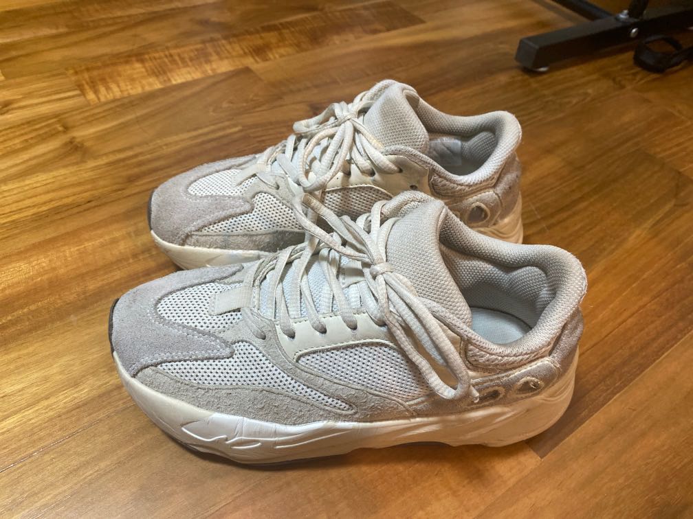 yeezy boost 700 zebra