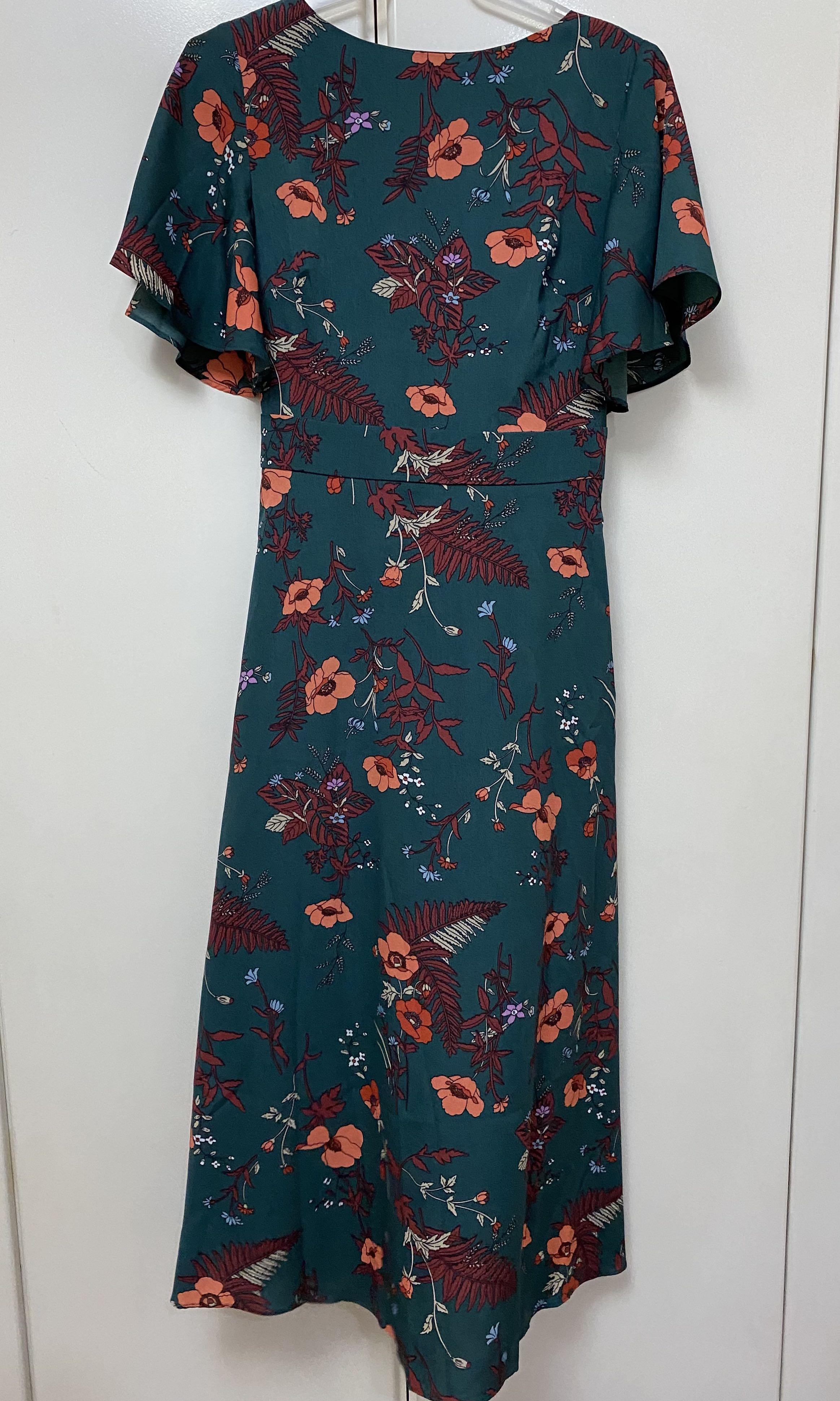 ZALORA Side Slit Midi Dress (Category: Dresses) located in Quezon City. Submitted by biancaadj (Listing ID 1076037829, Image 2). Description: Midi Dress for special occasions Brand new. Never been used. Still with tag Very nice in actual Size: XS Shipping c/o buyer.