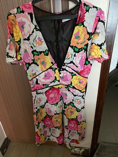 (Category: ) located in . Submitted by declutteringboutique (Listing ID 1075935109, Image 1). Description: .