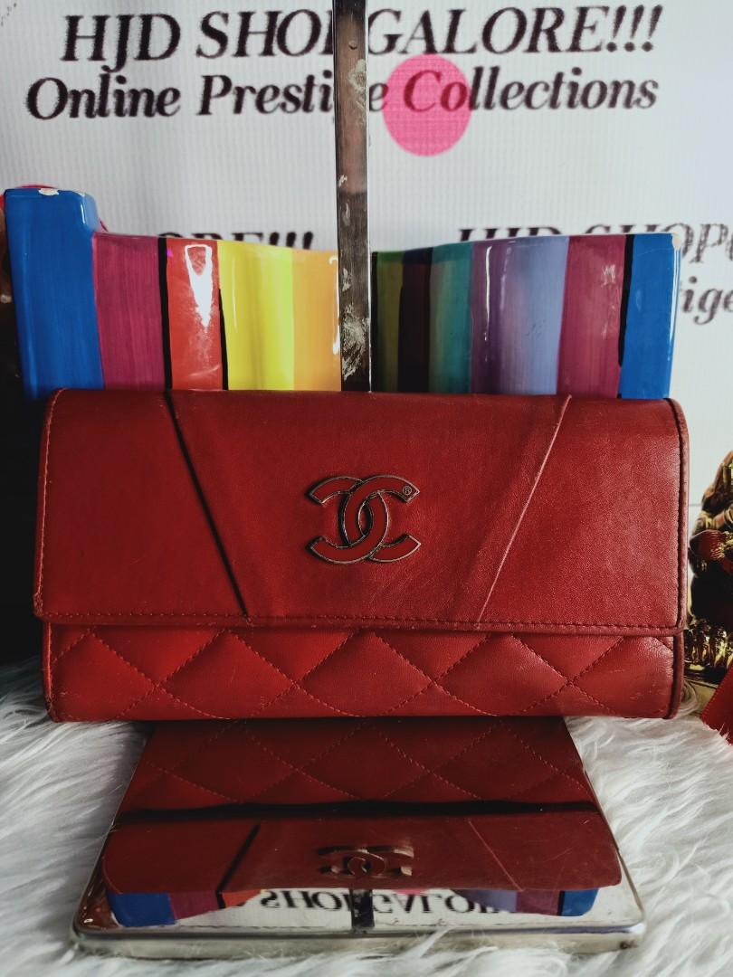 100% Original CHANEL Trifold wallet (Category: Luxury Bags & Wallets) located in Mexico. Submitted by indaymurayta888 (Listing ID 1076222830, Image 1). Description: FB Jessamine Punzalan Aquino Shopee: ( jessaminedasilva) Viber 09151130038 Guaranteed 100% Original / Authentic Leather NO RETURN NO EXCHANGE POLICY Excellent Condition inside and out Bag rate 9/10 Please click all the pictures for your Reference No Inclusion wallet only Minimal signs