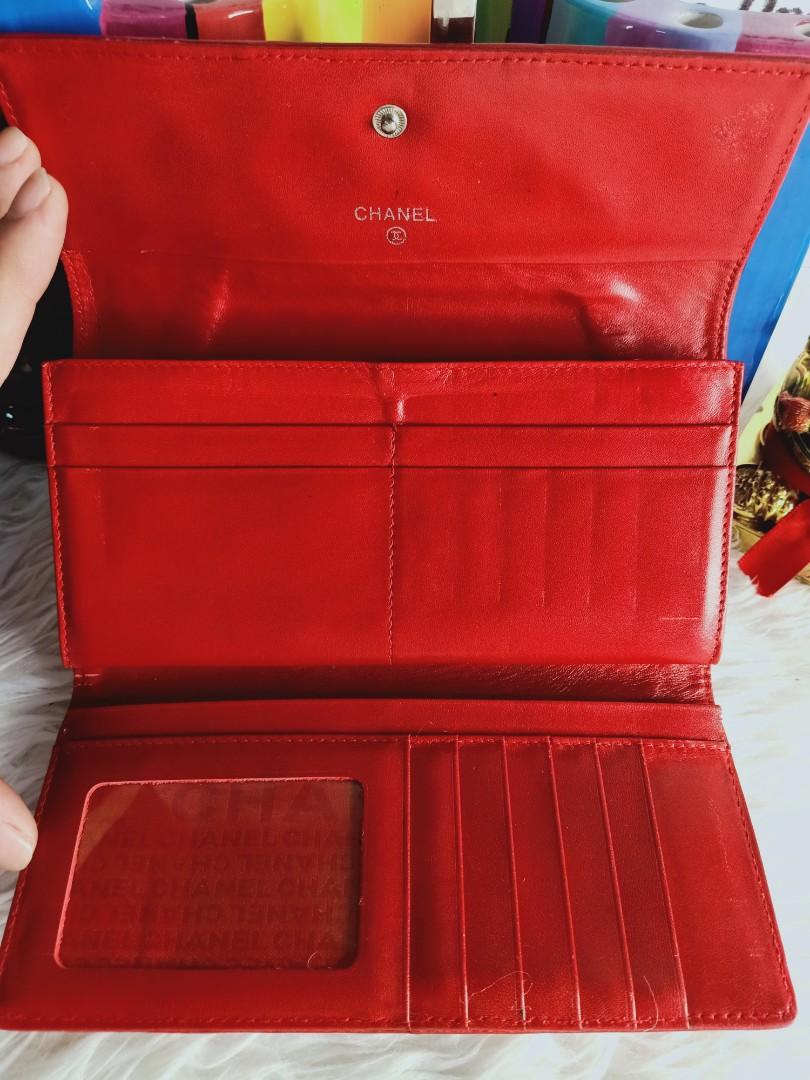 100% Original CHANEL Trifold wallet (Category: Luxury Bags & Wallets) located in Mexico. Submitted by indaymurayta888 (Listing ID 1076222830, Image 3). Description: FB Jessamine Punzalan Aquino Shopee: ( jessaminedasilva) Viber 09151130038 Guaranteed 100% Original / Authentic Leather NO RETURN NO EXCHANGE POLICY Excellent Condition inside and out Bag rate 9/10 Please click all the pictures for your Reference No Inclusion wallet only Minimal signs