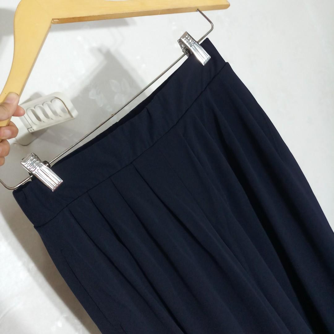 Authentic uniqlo crepe jersey flare wide cropped pants culotte in navy