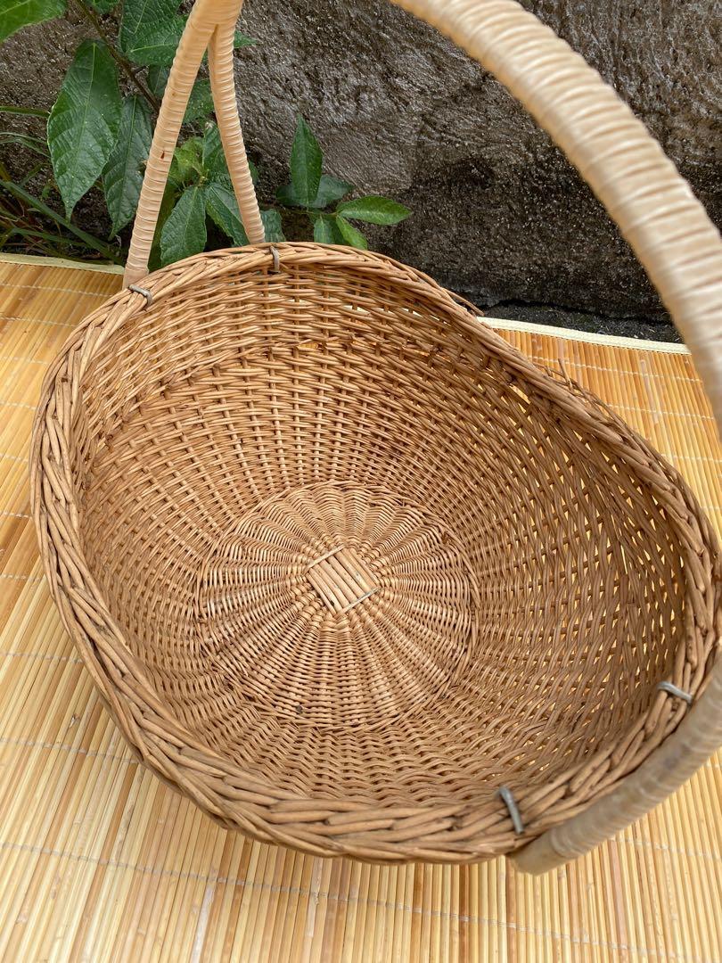 big rattan fruit basket (Category: Other Home Decor) located in Manila. Submitted by annie_annie83 (Listing ID 1076229651, Image 3). Description: .