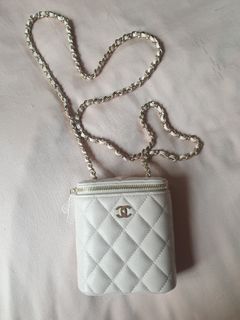 (Category: ) located in . Submitted by TheChanelCloset (Listing ID 1076173286, Image 1). Description: .