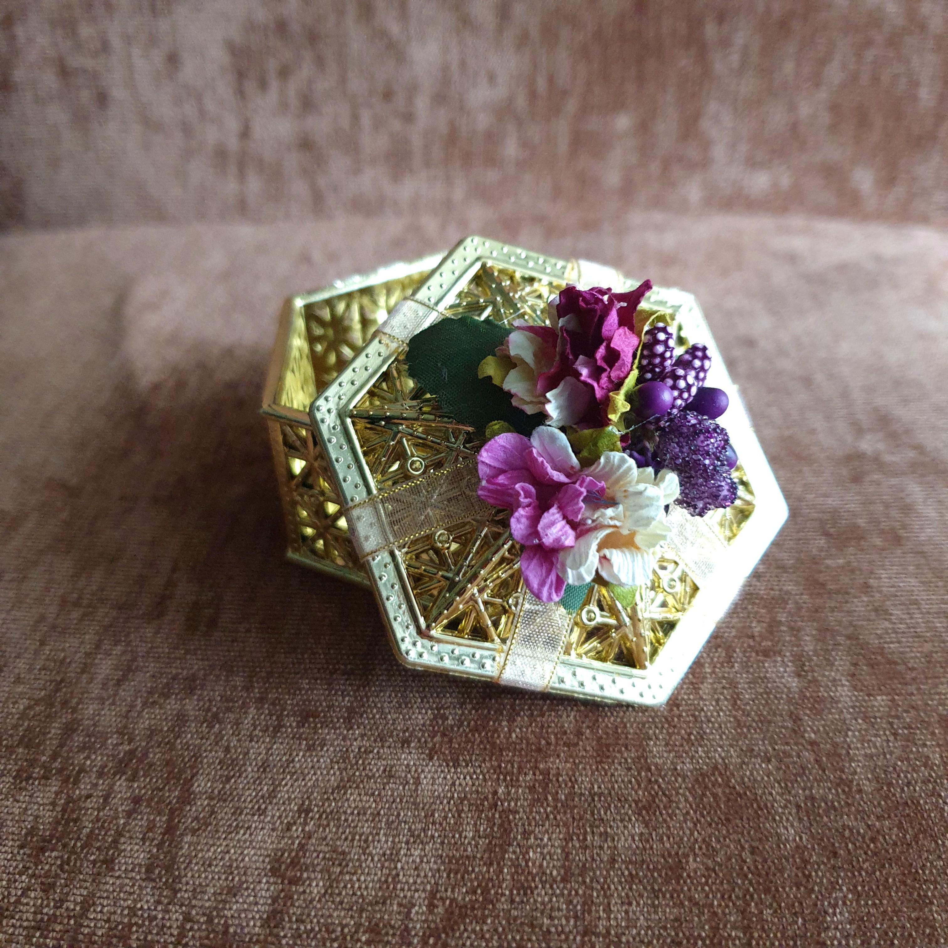 Bunga rampai/ Bunga Rampai holder, Hobbies & Toys, Stationery & Craft ...