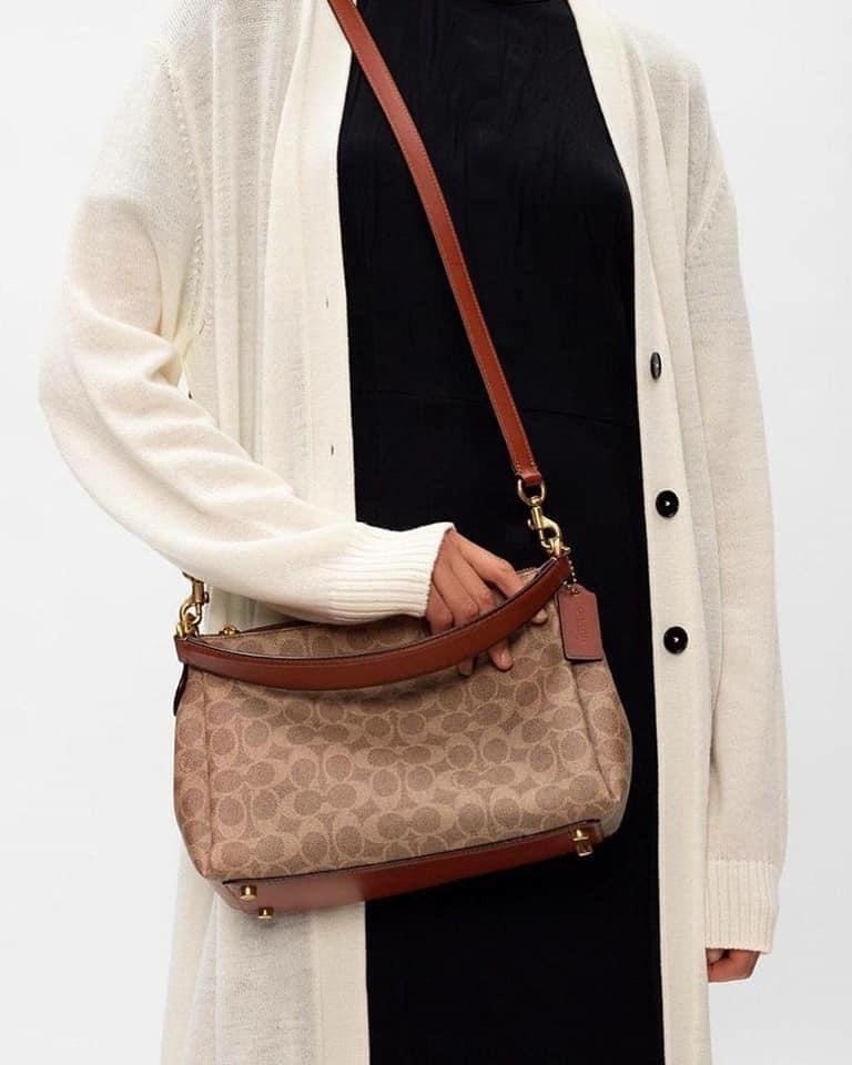 Coach shay shoulder best sale bag in signature canvas
