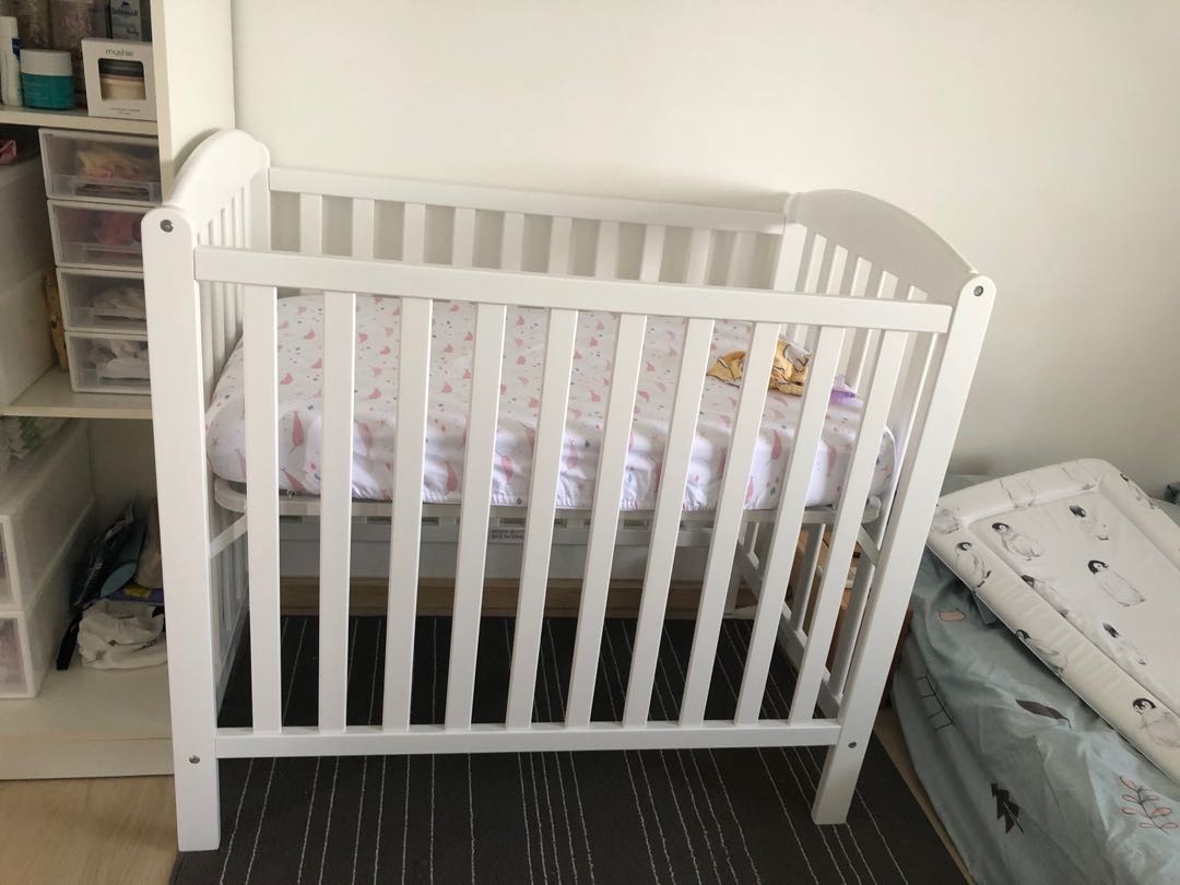 Delta emery mini crib online