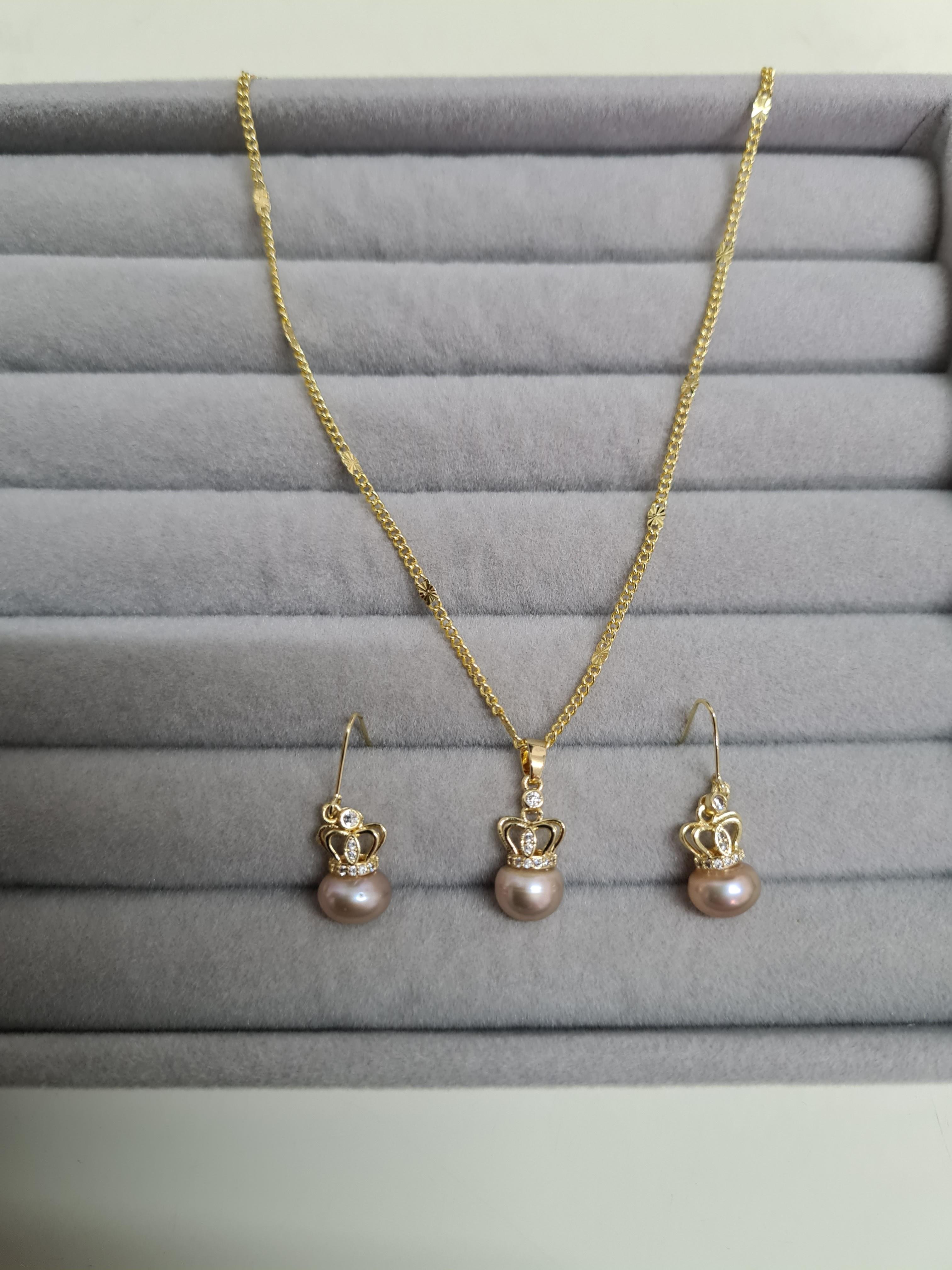 Gold chain pendant with earrings outlet