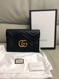 Gucci Marmont 仿舊金色雙G LOGO 山字車紋牛皮釦式手拿、斜背包