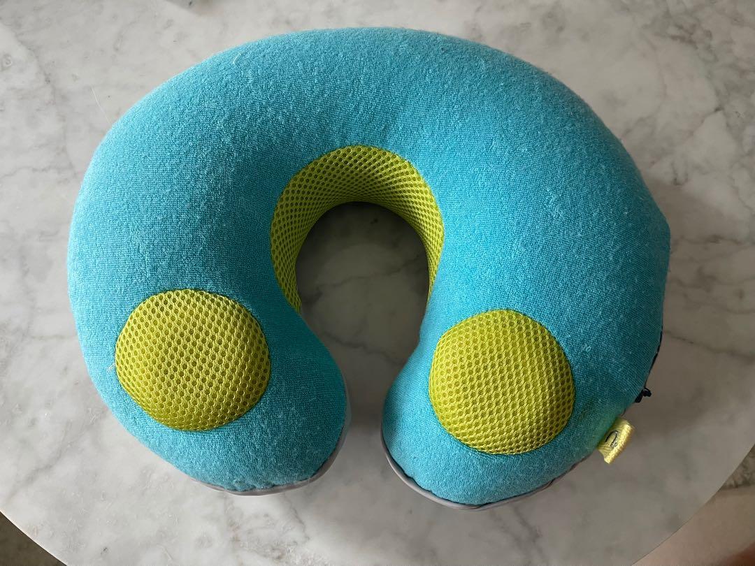 Neck pillow top with speakers