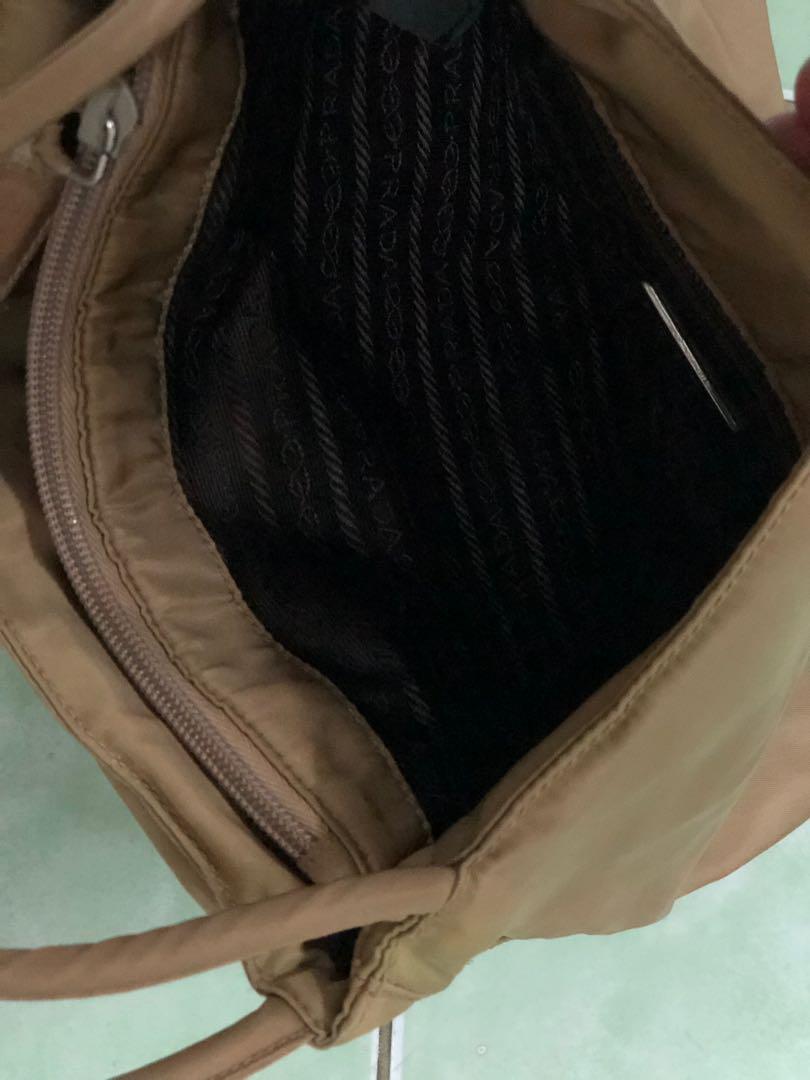 Pre-Loved Prada Handbag (Category: Tote Bags) located in Manila. Submitted by imjunelo (Listing ID 1076262339, Image 3). Description: with signs of usage please see photo -# 9 for your ref..