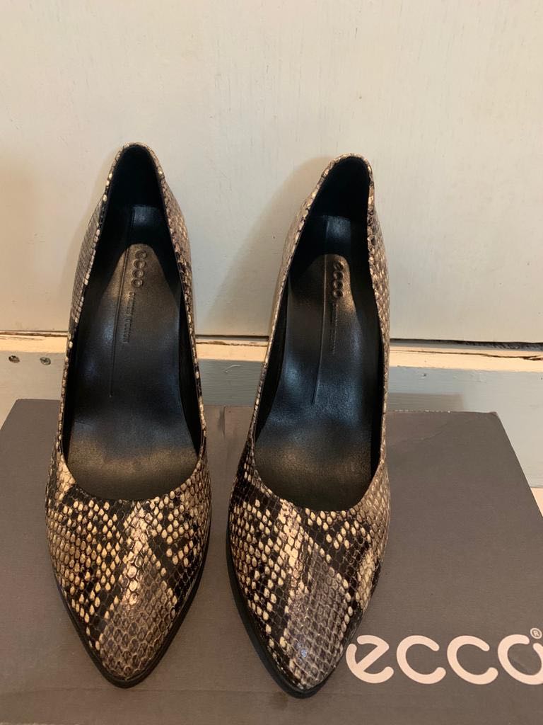 Pump shoes Ecco, Fesyen Wanita, Sepatu 
