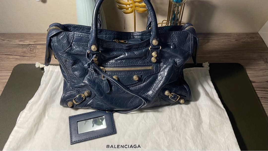 forfølgelse bureau ar RUSH SALE! Balenciaga Mini City Bag Lambskin Leather, Luxury, Bags &  Wallets on Carousell