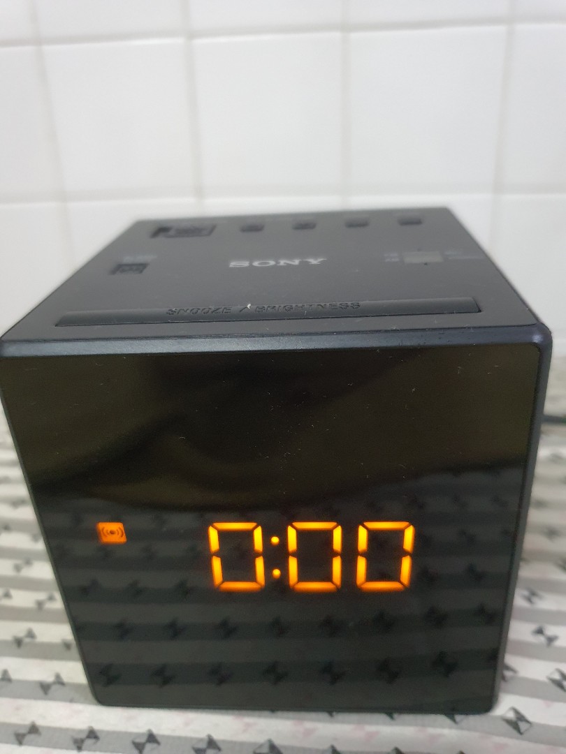 Sony Digital Cube AM/FM Radio Clock, Audio, Portable Music Players on ...