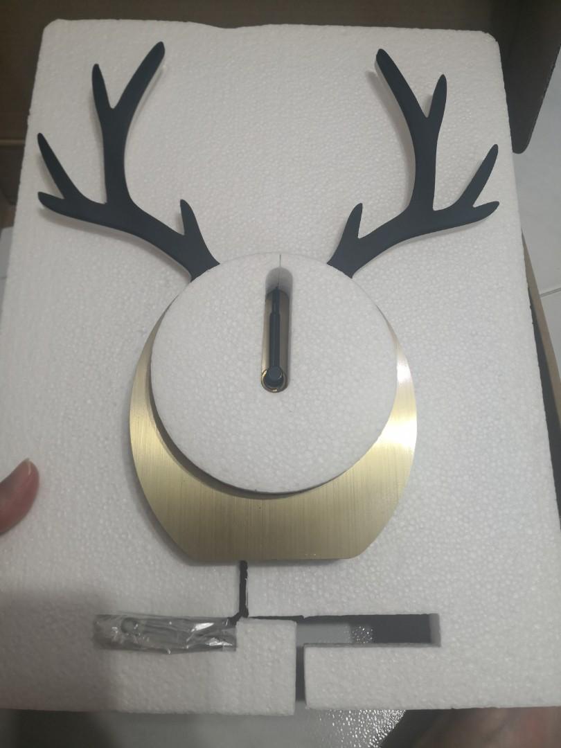 Table clock (Category: Everything Else) located in Singapore. Submitted by ljt0708 (Listing ID 1076141176, Image 3). Description: Brand new. Bought the wrong item..