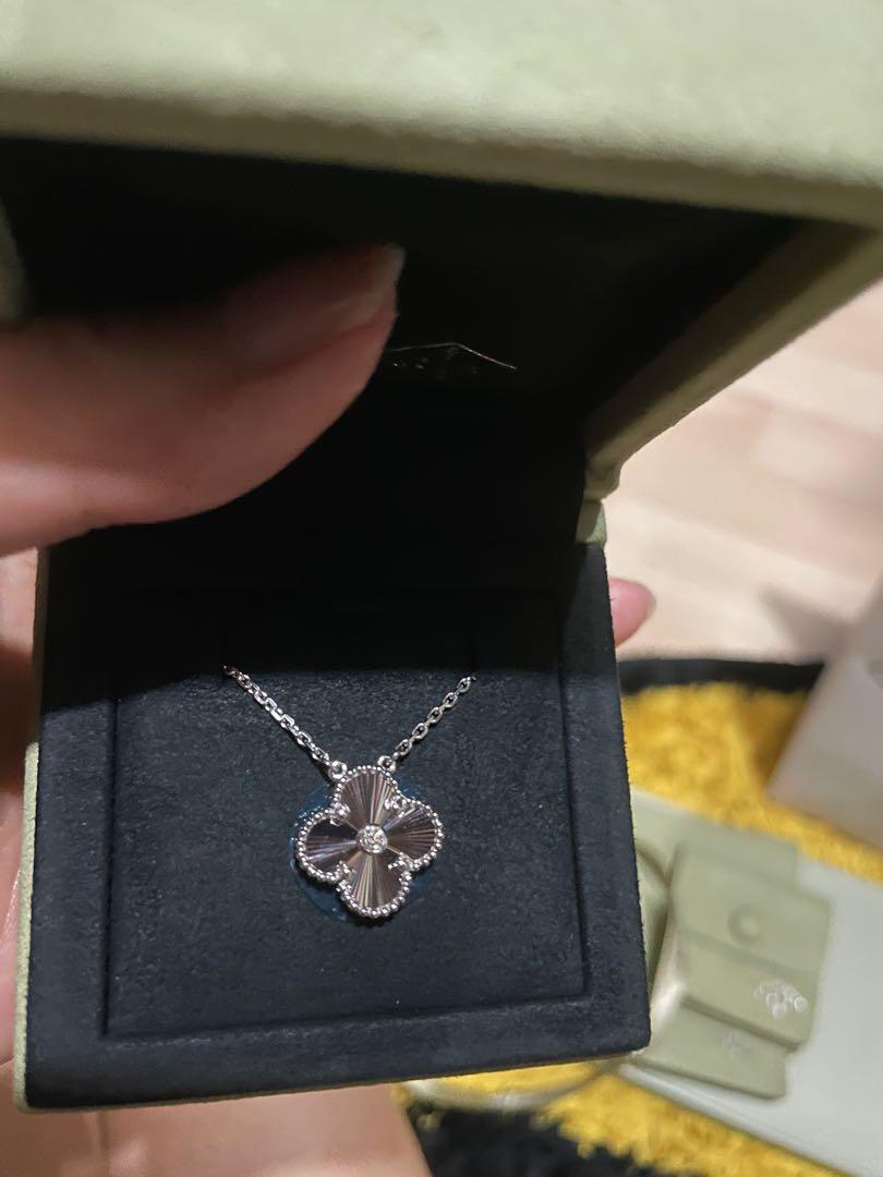 Van cleef arpels new arrivals holiday pendant 2020