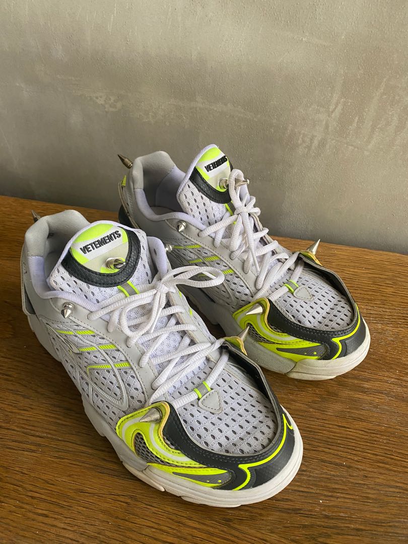 Vetements cheap spike sneakers