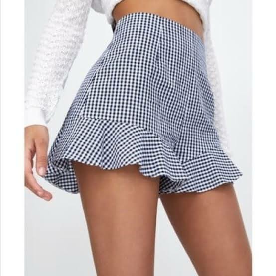 zara ruffled hem plaid/chekered shorts 
