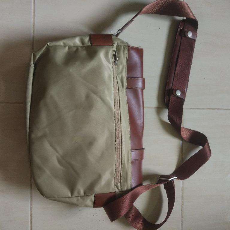 ZKIN camera bag (Category: Camera Bags & Carriers) located in Pasay City. Submitted by denimdude.ph (Listing ID 1076180350, Image 2). Description: .