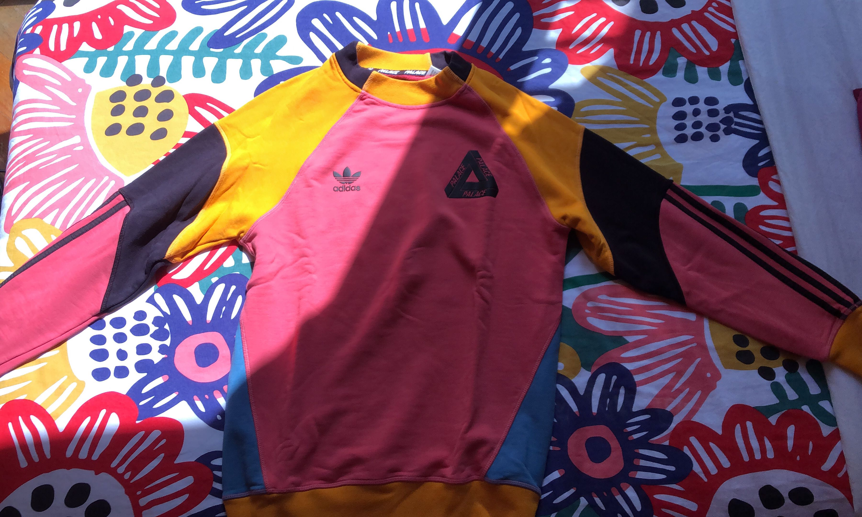 demoler Alas Incorrecto Adidas x Palace sweater collab, Women's Fashion, Coats, Jackets and  Outerwear on Carousell