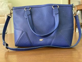 (Category: ) located in . Submitted by seemywardrobe (Listing ID 1072550883, Image 1). Description: .