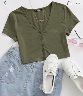 (Category: ) located in . Submitted by clearmywardrobeplsss (Listing ID 1072706244, Image 1). Description: .