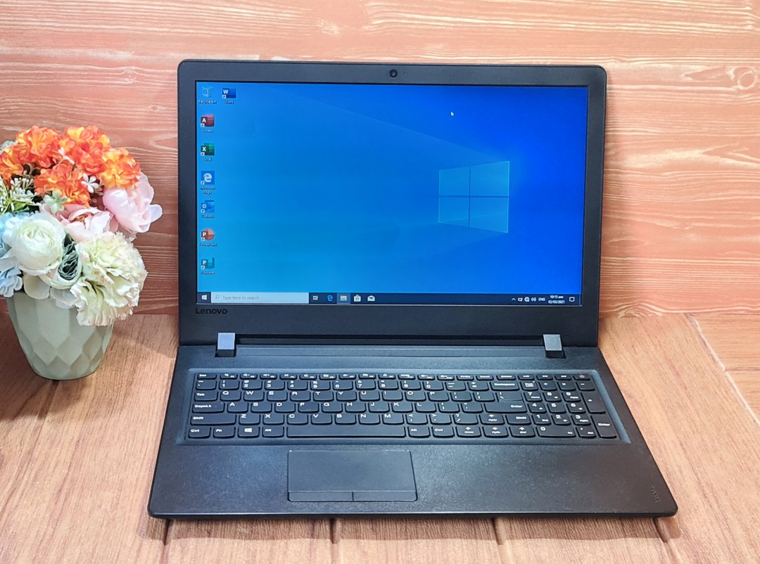 Lenovo ideapad v11081AQ i5 7th Gen "KABYLAKE" 8GB ram 128Gb SsD AMD