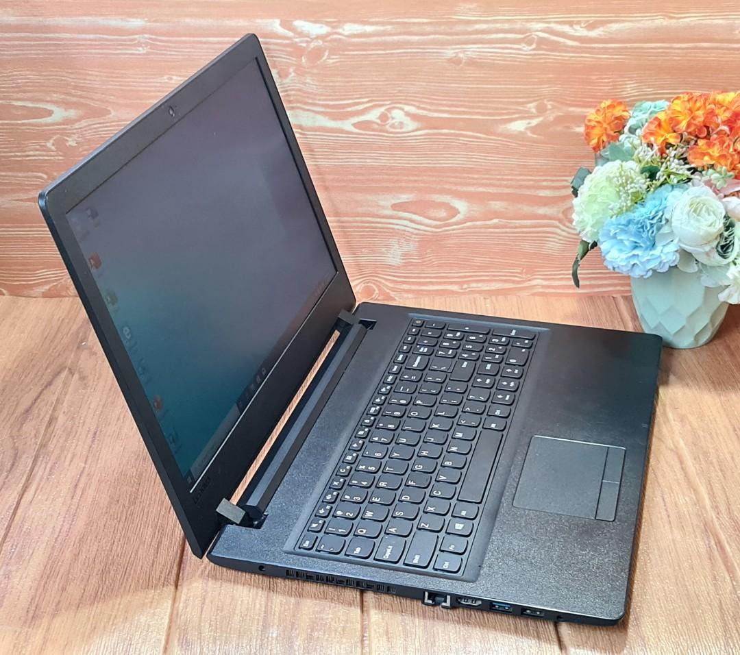 Lenovo ideapad v11081AQ i5 7th Gen "KABYLAKE" 8GB ram 128Gb SsD AMD