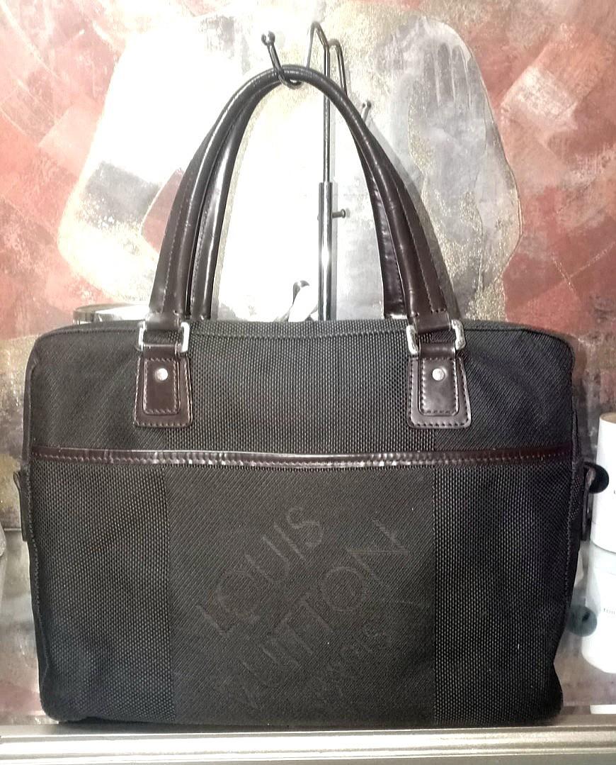 💜💕Lv Black Yack Damier Geant Document Business Laptop Bag (Category: Luxury Bags & Wallets) located in Quezon City. Submitted by wheremyheart_is (Listing ID 1045947624, Image 3). Description: *very hard to come, well-loved con.,sign of usage, fold creases & minimal scuffs hence selling low, black canvas with leather, large sized,pls.self authenticate..timeless unique biz buddy.