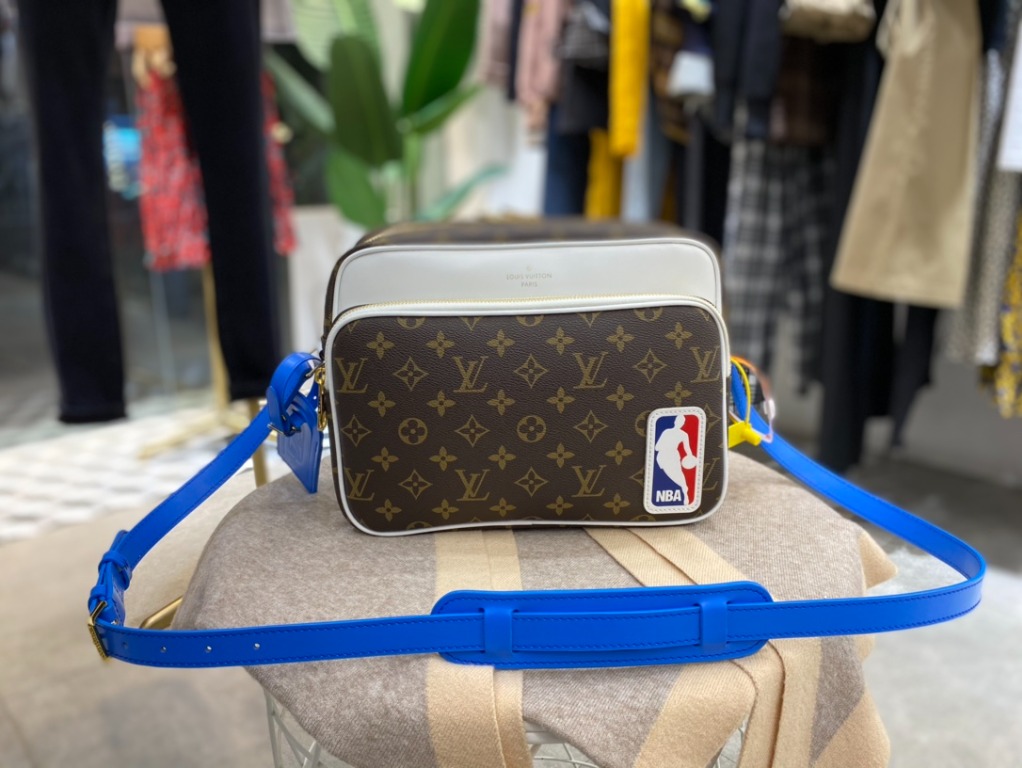 LVXNBA NIL MESSENGER BAG Men s Fashion Bags Sling Bags