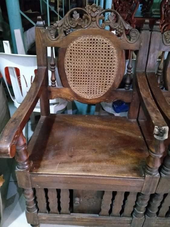 Mahogany Wood Sofa Set (Category: Sofas) located in Quezon City. Submitted by sskuurtt (Listing ID 1072683129, Image 3). Description: Mahogany Wood Sofa Set 7 seater (1-1-2-3) ❗with issues (pwede pa ipa-repair, see pictures) UPDATE: Broken and loose armrests already repaired (see pictures, for repaint na lang) ✅ Super matibay ✅ Legit na Mahogany Wood ✅ Negotiable sa sure buyers 😉 For pick-up: Napocor Village, QC Delivery: Buyer's expense.