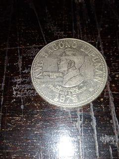 Marcos 5 pesos coin 1975