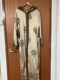 (Category: ) located in . Submitted by seemywardrobe (Listing ID 1072661583, Image 1). Description: .