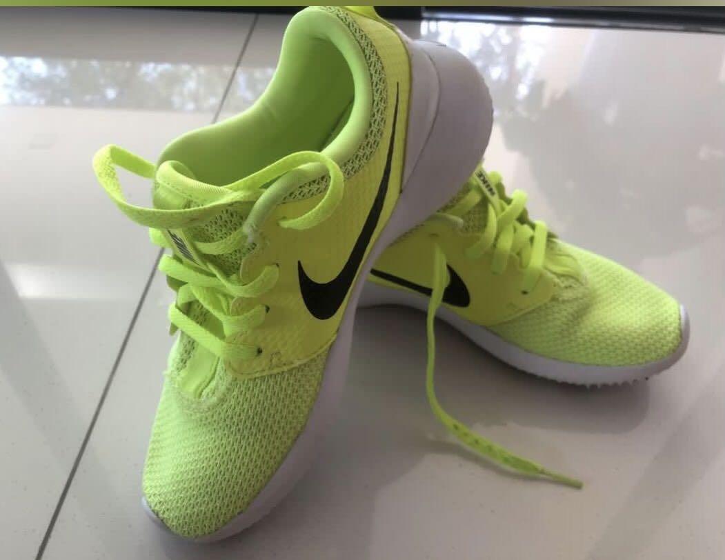 nike shoes size 2y